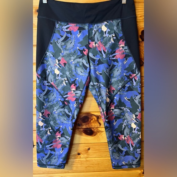 Patagonia Pants - Women’s Patagonia Patterned Leggings Cropped 12” Size 12